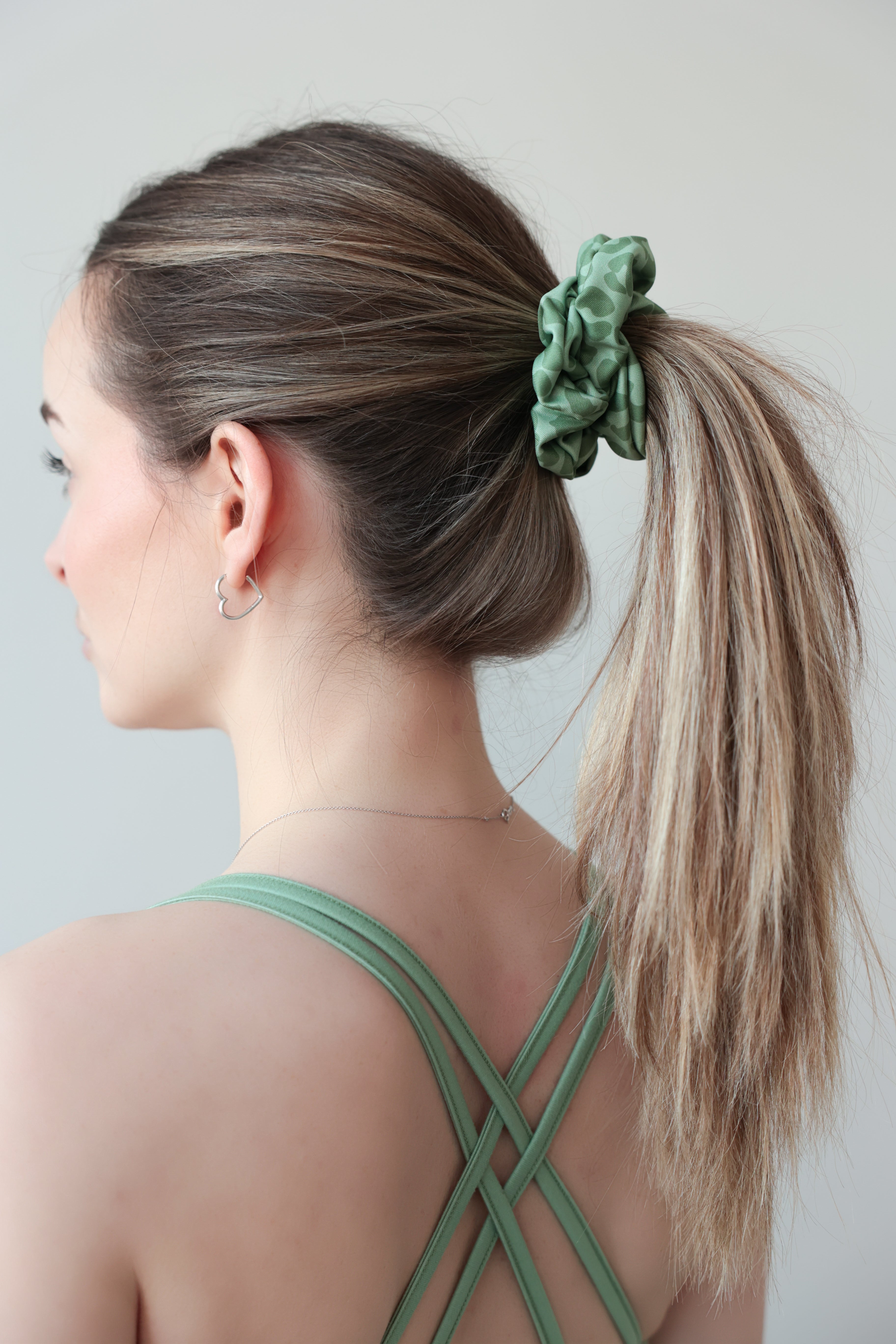 Scrunchie Khaki Leo